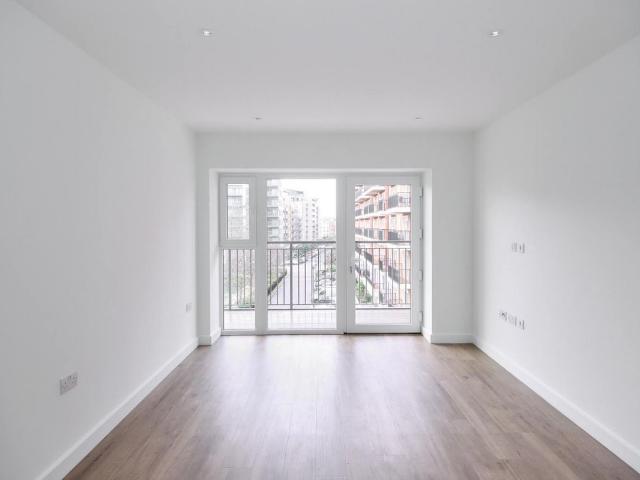 Fairbank House, 13 Beaufort Square, Barnet, London NW9, 2 bed flat to rent, £2,300 pcm | PrimeLocation