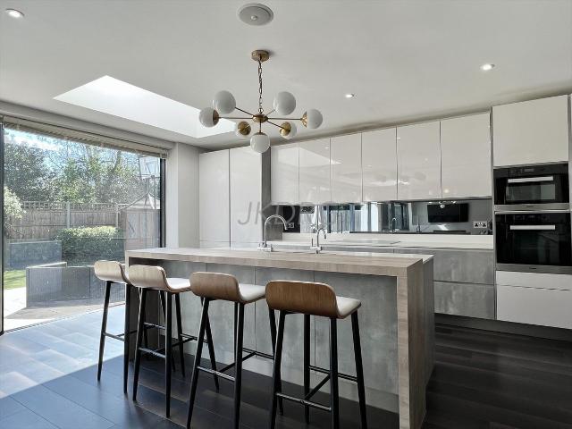 Fairgreen East, Enfield EN4, 5 bed detached house to rent, £8,500 pcm | PrimeLocation