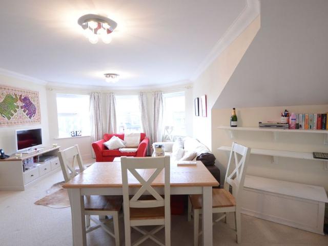 Fairford Road, Maidenhead SL6, 2 bed flat to rent, £1,500 pcm | PrimeLocation