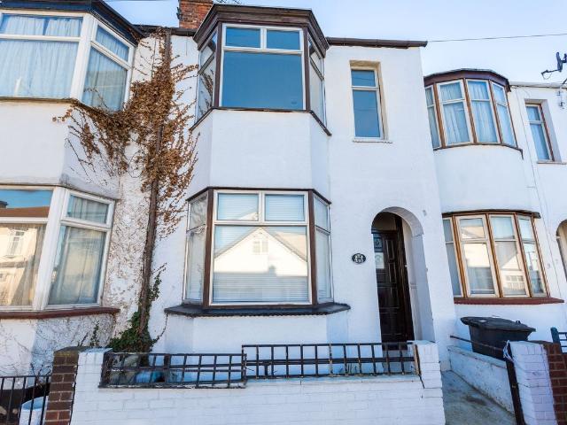 Fairfax Drive, Westcliff On Sea SS0, 3 bed terraced house to rent, £1,550 pcm | PrimeLocation