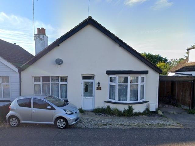 Fairfax Drive, Westcliff On Sea SS0, 4 bed bungalow to rent, £1,950 pcm | PrimeLocation