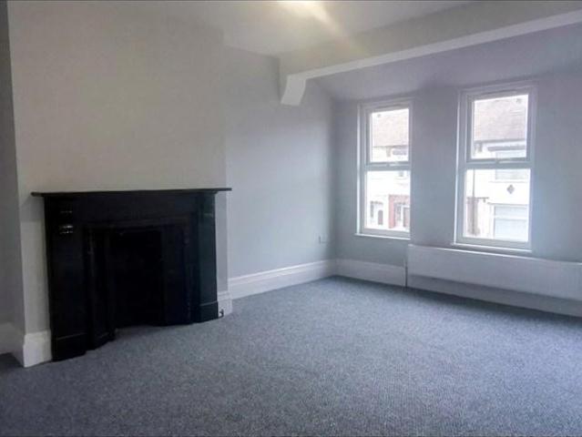 Fairfax Drive, Westcliff On Sea, SS0 4 bed flat to rent £1,600 pcm £369 pw
