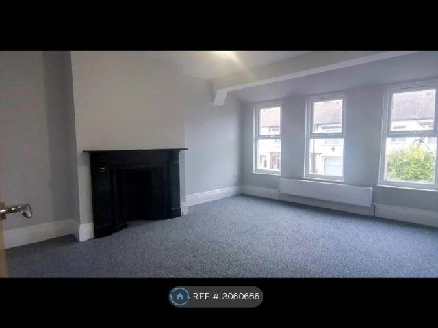Fairfax Drive, Westcliff On Sea SS0, 4 bed flat to rent, £1,600 pcm | PrimeLocation
