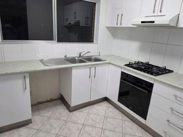 Fairfield Central Living: 2 Bed Unit Just 5 Mins Walk to Train & Shopping
