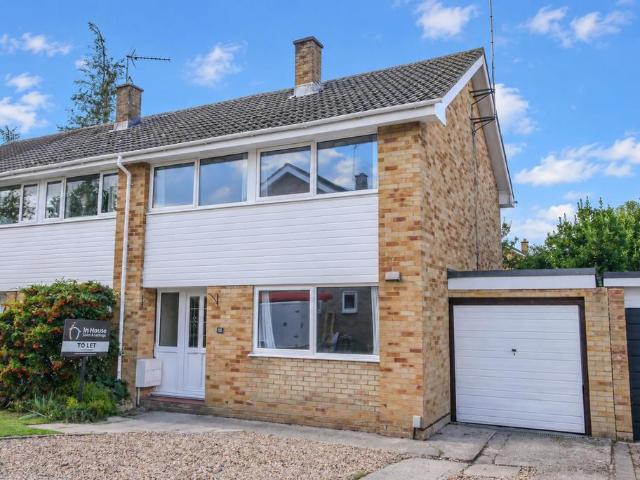Fairfield, Cholsey OX10 3 bed semi detached house to rent £1,900 pcm £438 pw