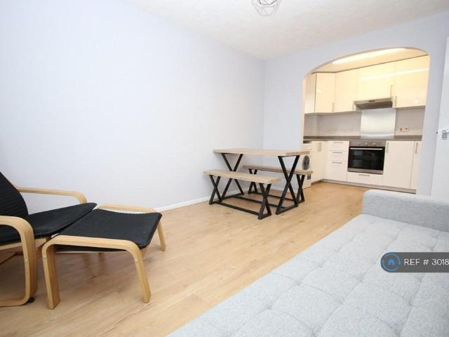 Fairfield Close, Mitcham, CR4 1 bed flat to rent £1,500 pcm £346 pw