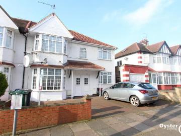 Fairfield Crescent, Edgware, HA8 4 bed apartment to rent £2,050 pcm £473 pw