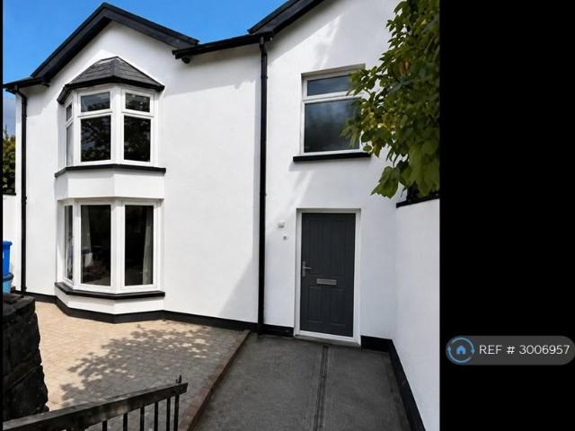 Fairfield Avenue, Rhyl, LL18 3 bed semi detached house to rent £1,500 pcm £346 pw