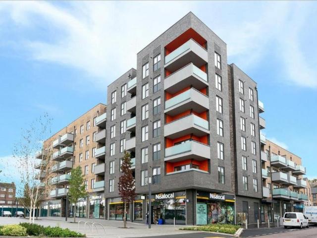 Fairfield Avenue, Watford, WD19 1 bed apartment to rent £1,600 pcm £369 pw