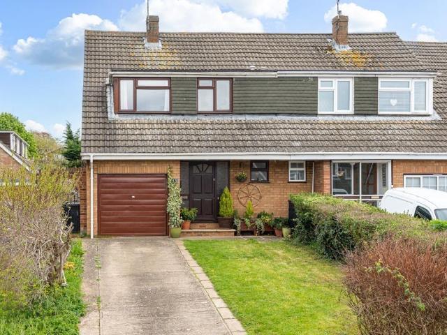 Fairfield, Buntingford SG9 3 bed semi detached house to rent £2,100 pcm £485 pw