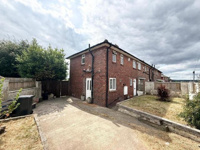 Fairfield Hill, Leeds, West. 3 bed end of terrace house to rent £1,300 pcm £300 pw