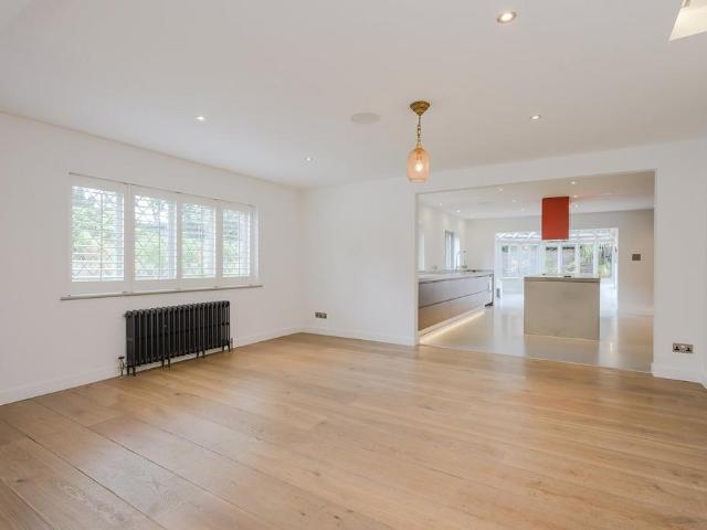 Fairfield Park, Cobham, KT11 6 bed detached house to rent £12,500 pcm £2,885 pw