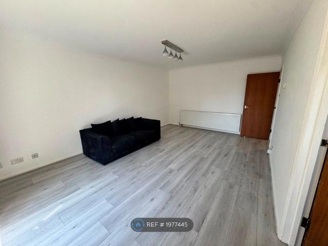 Fairfield Road, Uxbridge UB8, 2 bed flat to rent, £1,750 pcm | PrimeLocation