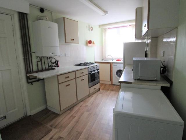 Fairfield Road, West Drayton 2 bed maisonette to rent £1,700 pcm £392 pw