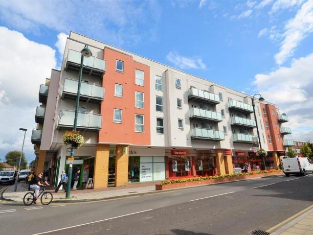 Fairfield Road, Yiewsley, West Drayton UB7, 2 bed flat to rent, £1,800 pcm | PrimeLocation