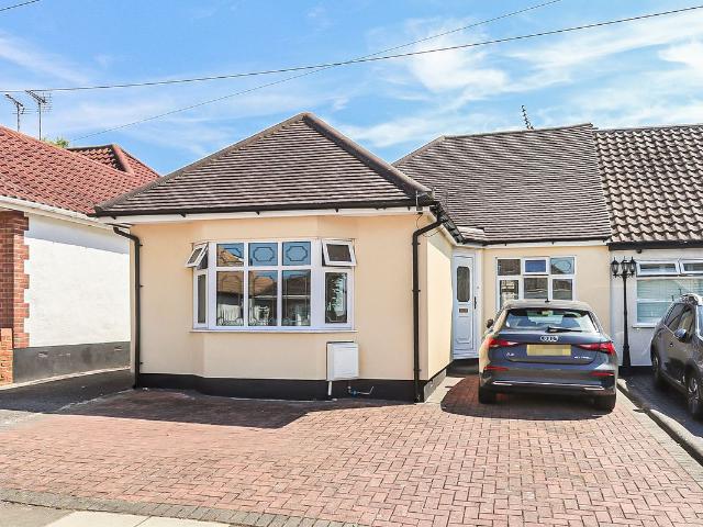 Fairfield Road, Leigh On Sea SS9, 3 bed semi detached bungalow to rent, £1,650 pcm | PrimeLocation