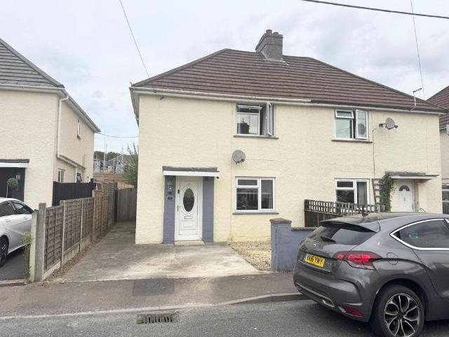 Fairfield Road, Lydney 3 bed semi detached house to rent £1,050 pcm £242 pw