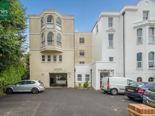 Fairfields, Worthing BN14 1 bed flat to rent £950 pcm £219 pw