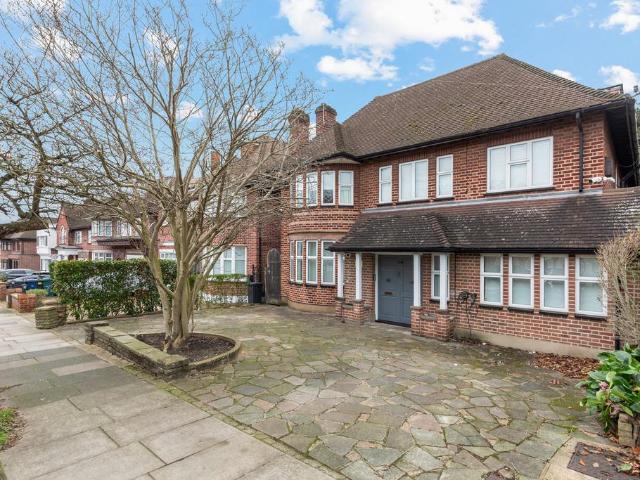 Fairholme Gardens, London, N3 6 bed detached house to rent £5,500 pcm £1,269 pw