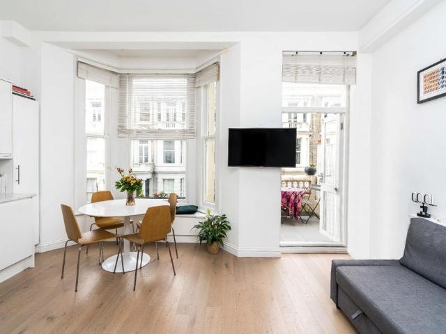 Fairholme Road, W14 2 bed apartment to rent £2,740 pcm £632 pw