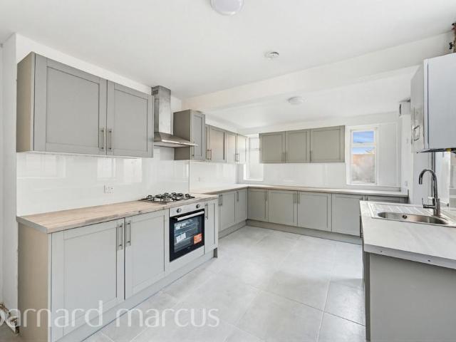 Fairholme Road, CROYDON 4 bed terraced house to rent £2,500 pcm £577 pw