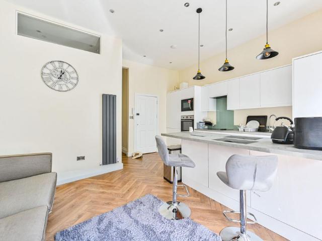 Fairholme Road, London, Greater. 3 bed flat to rent £5,200 pcm £1,200 pw