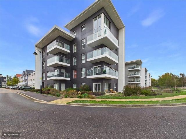 Fairhaven Drive, Reading, Berkshire, RG2 2 bed apartment to rent £1,800 pcm £415 pw
