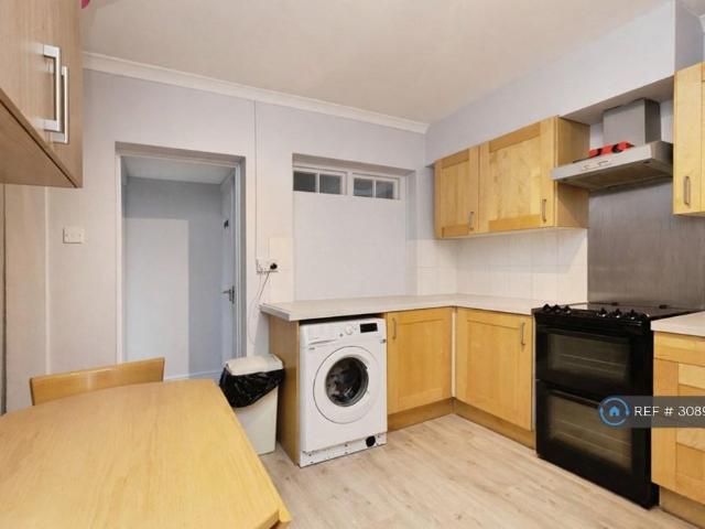 Fairhaven Street, Cheltenham, GL53 1 bed in a house share to rent £615 pcm £142 pw