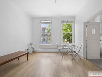 Fairhazel Gardens, South Hampstead. 2 bed flat to rent £2,448 pcm £565 pw