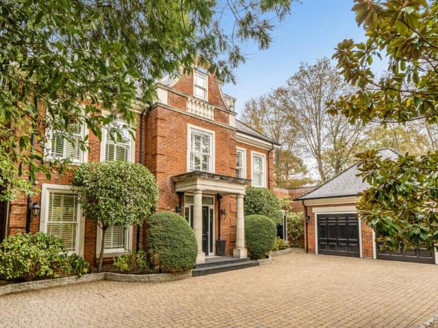 Fairoak Close, Leatherhead 5 bed detached house to rent £23,000 pcm £5,308 pw