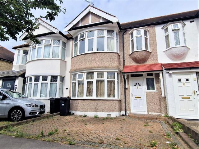 Fairlop Road, Barkingside. IG6 2EF 3 bed terraced house to rent £2,300 pcm £531 pw