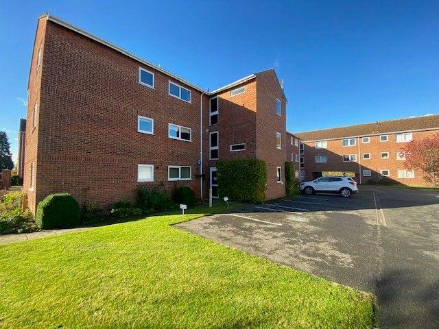 Fairlawns, Newmarket CB8, 2 bed flat to rent, £1,300 pcm | PrimeLocation