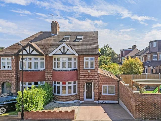 Fairlight Avenue, London E4, 4 bed semi detached house to rent, £3,350 pcm | PrimeLocation