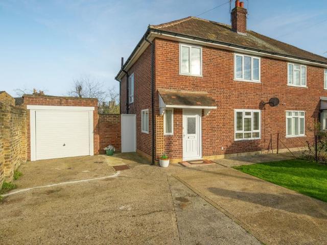 Fairlight Avenue, Windsor 3 bed semi detached house to rent £2,800 pcm £646 pw
