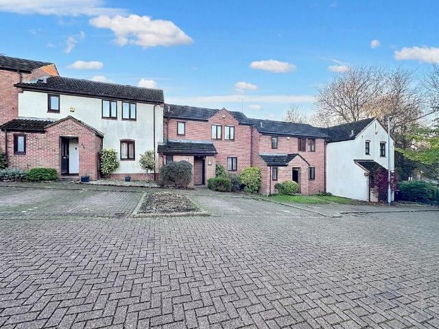 Fairlight Drive, Uxbridge, UB8 3 bed terraced house to rent £2,150 pcm £496 pw