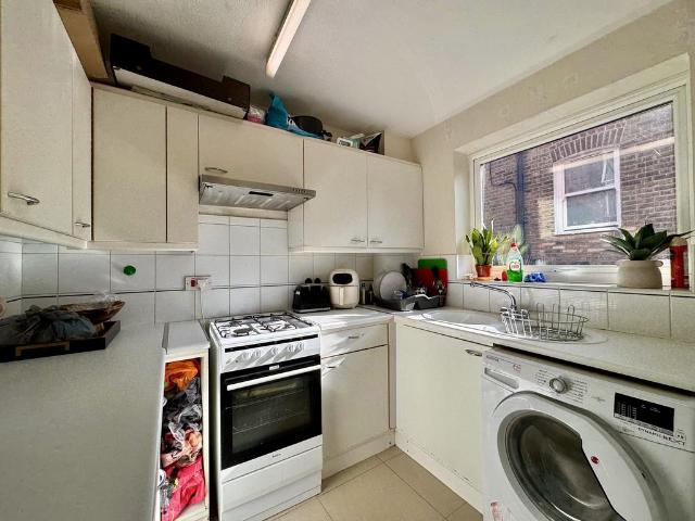 Fairline Court, Beckenham, BR3 1 bed flat to rent £1,400 pcm £323 pw