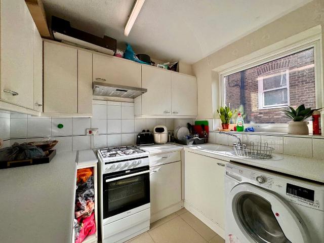 Fairline Court, Beckenham BR3, 1 bed flat to rent, £1,400 pcm | PrimeLocation