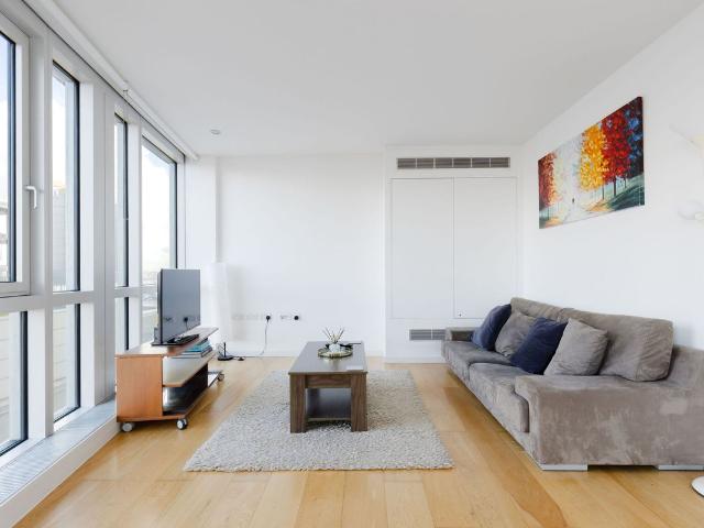 Fairmont Avenue E14, 1 bed flat to rent, £2,600 pcm | PrimeLocation