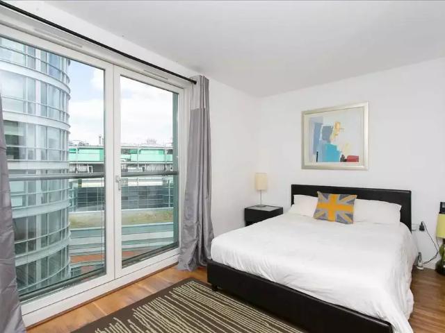 FAIRMONT AVENUE, London, E14 Studio to rent £1,650 pcm £381 pw
