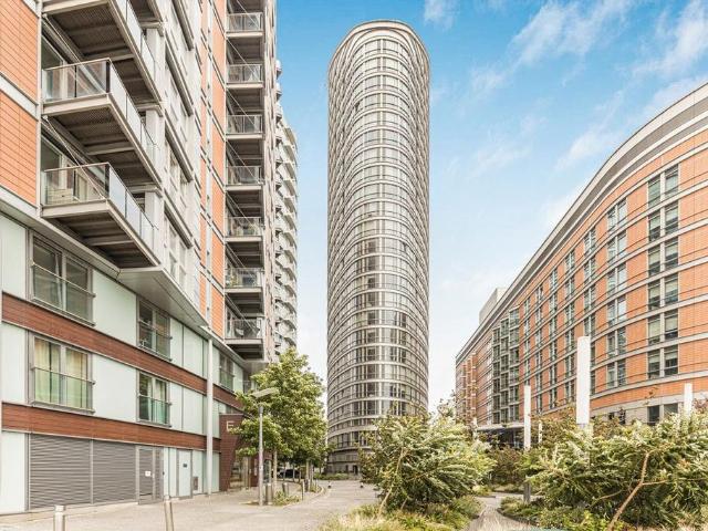 Fairmont Avenue, London E14 Studio to rent £1,900 pcm £438 pw