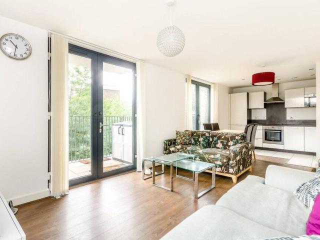 Fairmont House, Canada Water SE16, 2 bed flat to rent, £3,100 pcm | PrimeLocation