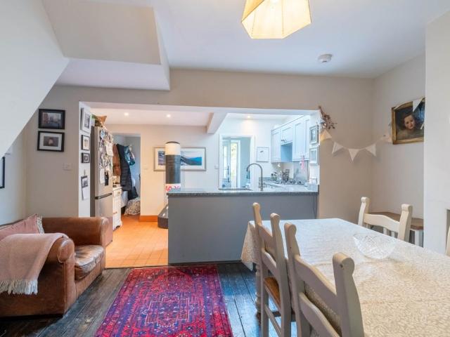 Fairmead View, Box