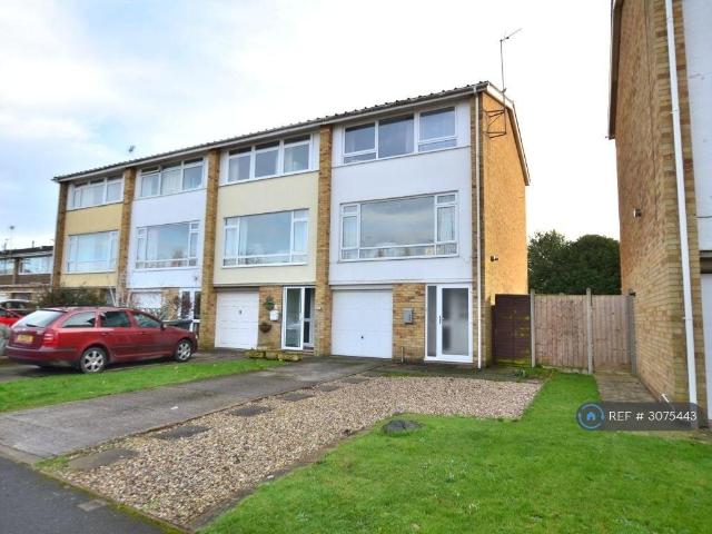 Fairmile Gardens, Longford. 4 bed end of terrace house to rent £1,720 pcm £397 pw