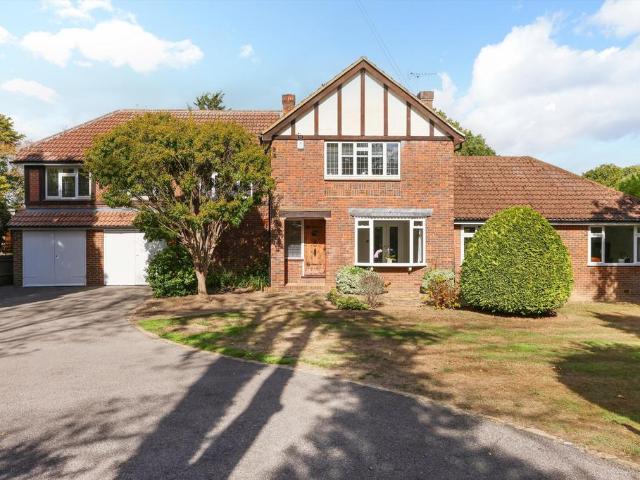 Fairmile Park Road, Cobham, Surrey, KT11 5 bed detached house to rent £7,250 pcm £1,673 pw