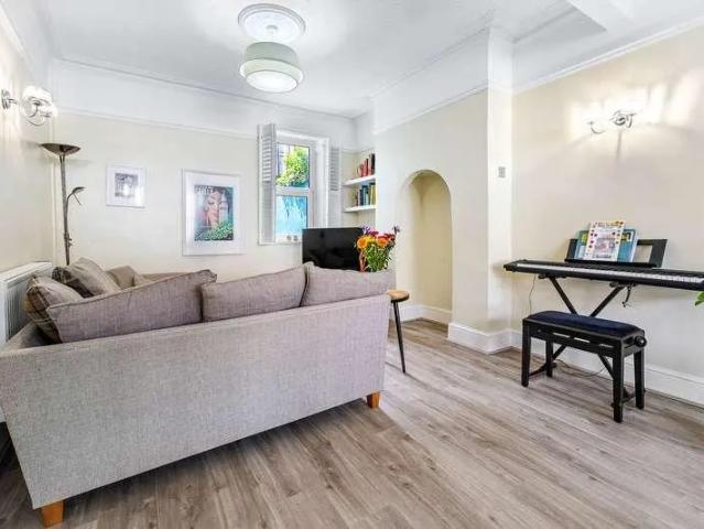 Fairwater Grove East, Cardiff, CF5
