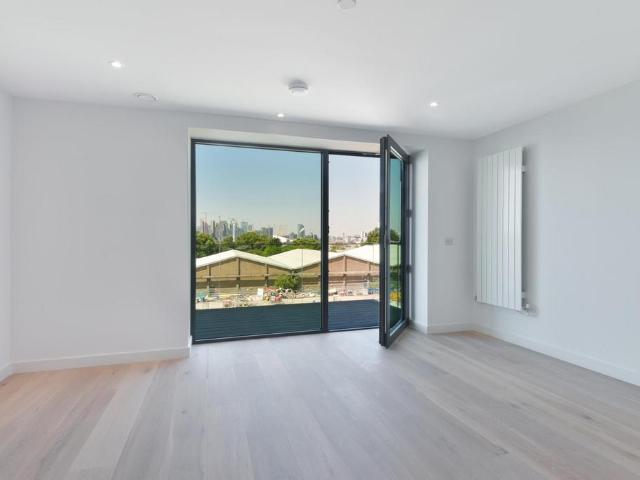 Fairwater House, Royal Wharf, London. 1 bed apartment to rent £2,100 pcm £485 pw