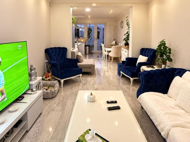 Fairway, N13 4 bed house to rent £2,600 pcm £600 pw