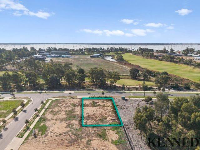Fairway Outlook in Prestigious Silverwoods Estate