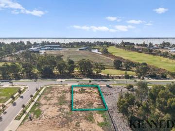 Fairway Outlook in Prestigious Silverwoods Estate