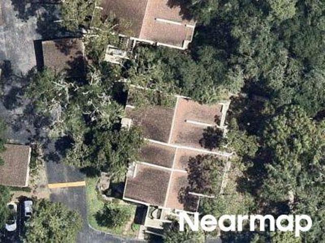 Fairway Dr